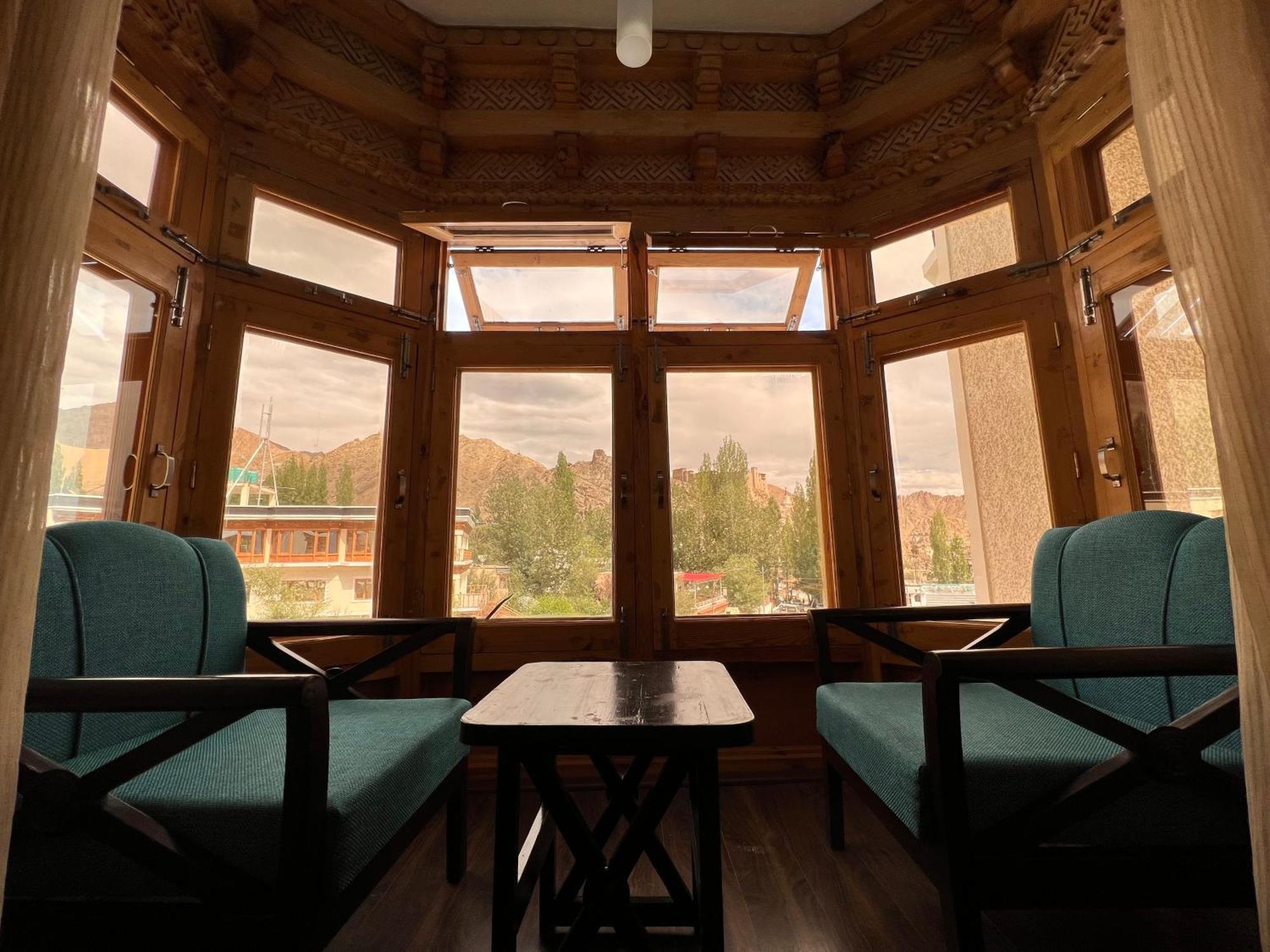 Hotel New Glacier View Лех Екстериор снимка