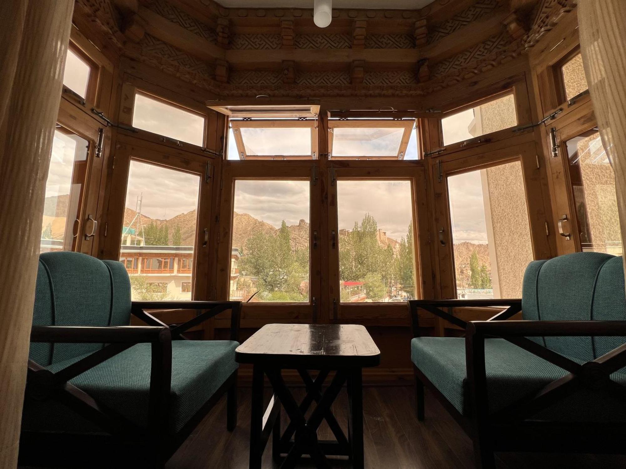 Hotel New Glacier View Лех Екстериор снимка