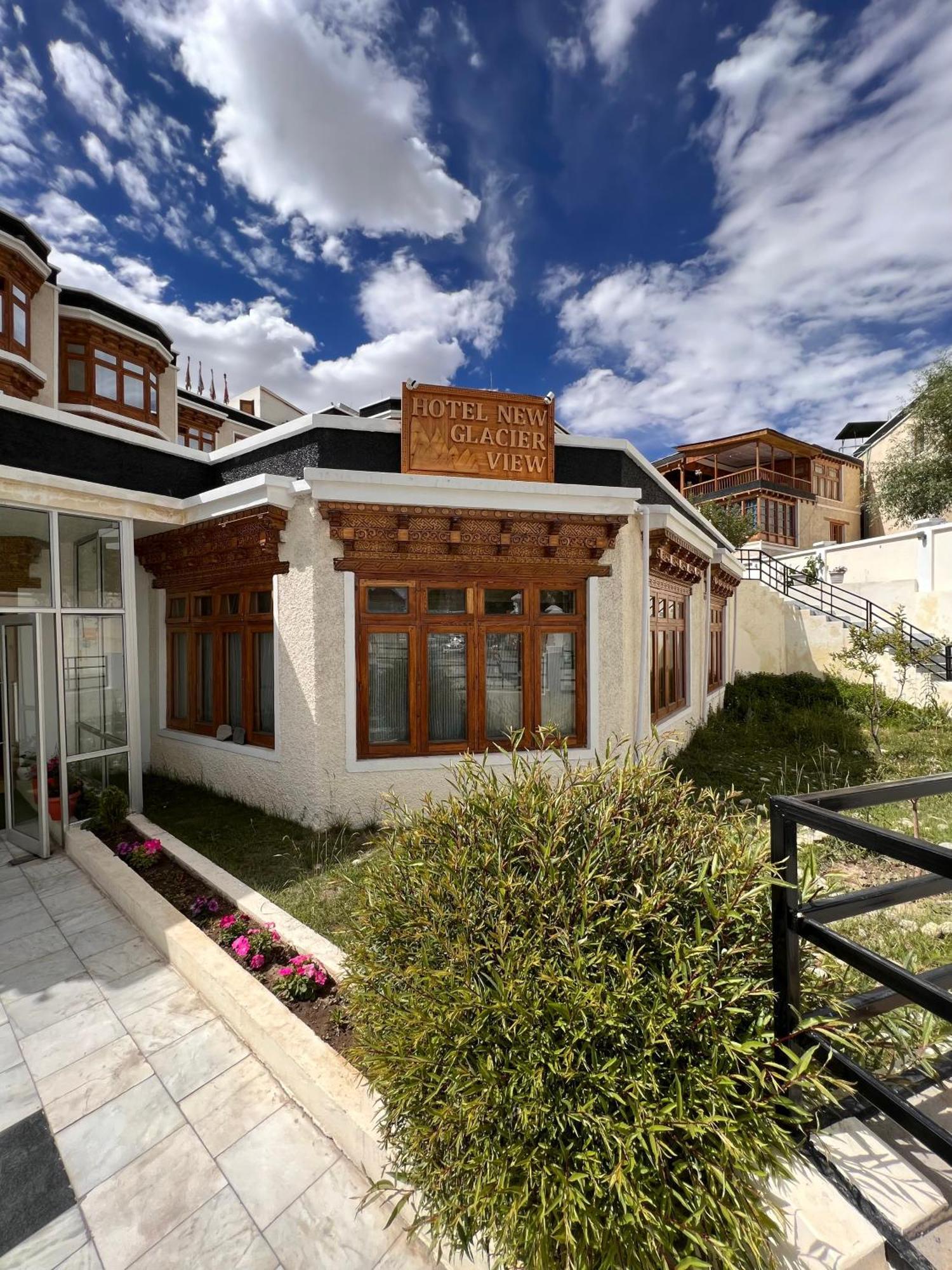 Hotel New Glacier View Лех Екстериор снимка