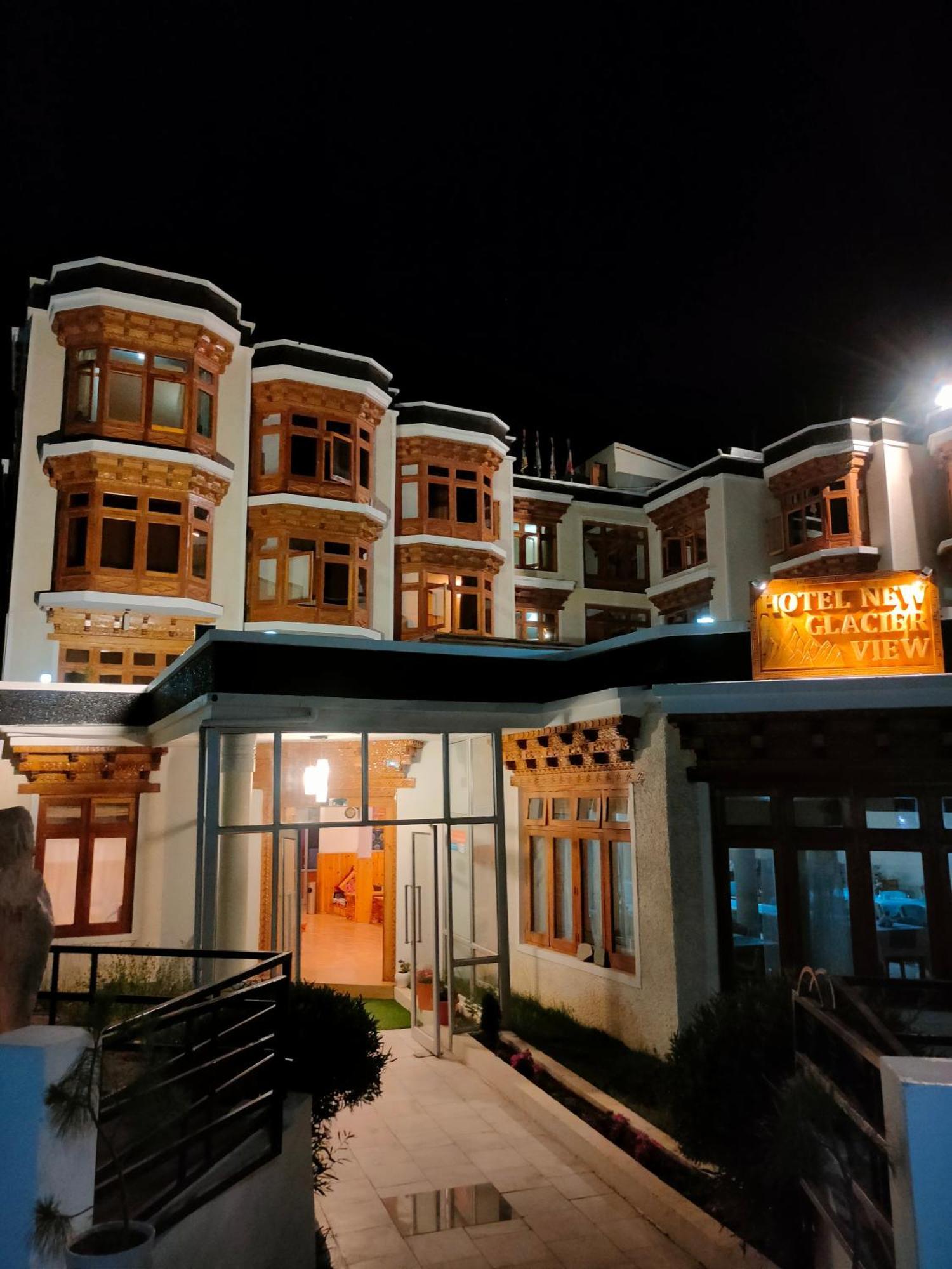 Hotel New Glacier View Лех Екстериор снимка