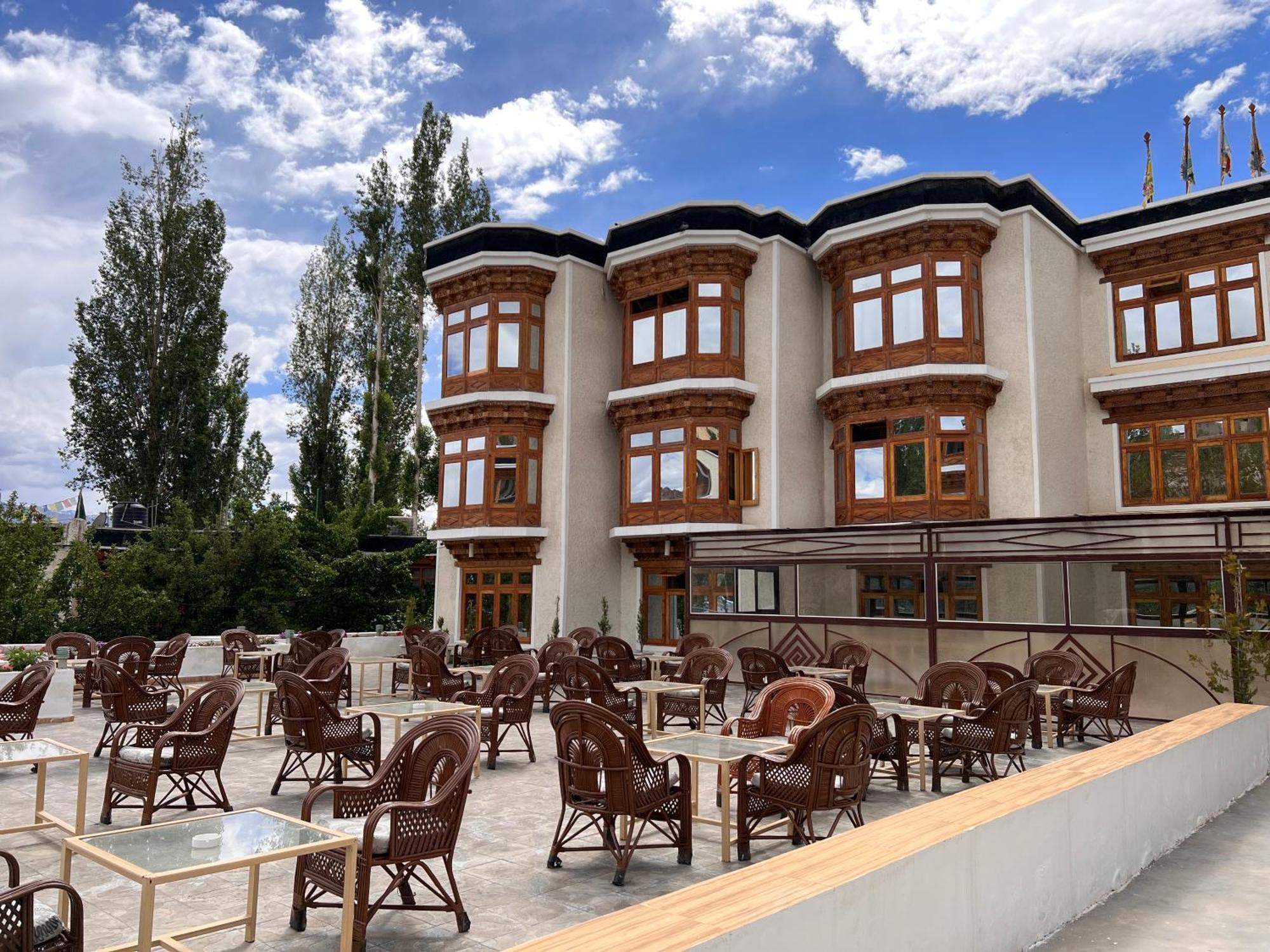 Hotel New Glacier View Лех Екстериор снимка