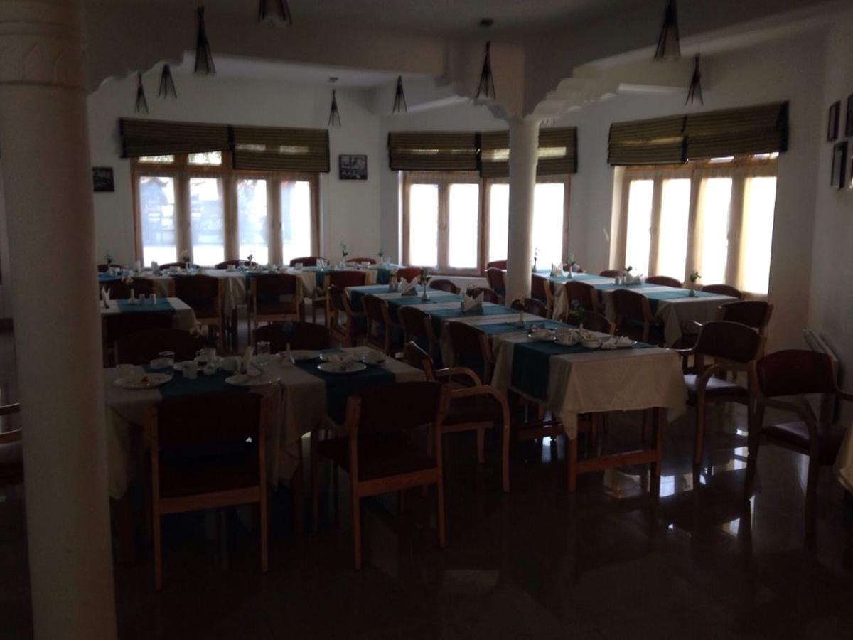 Hotel New Glacier View Лех Екстериор снимка