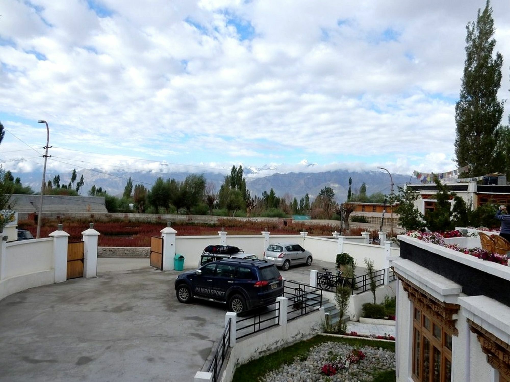 Hotel New Glacier View Лех Екстериор снимка