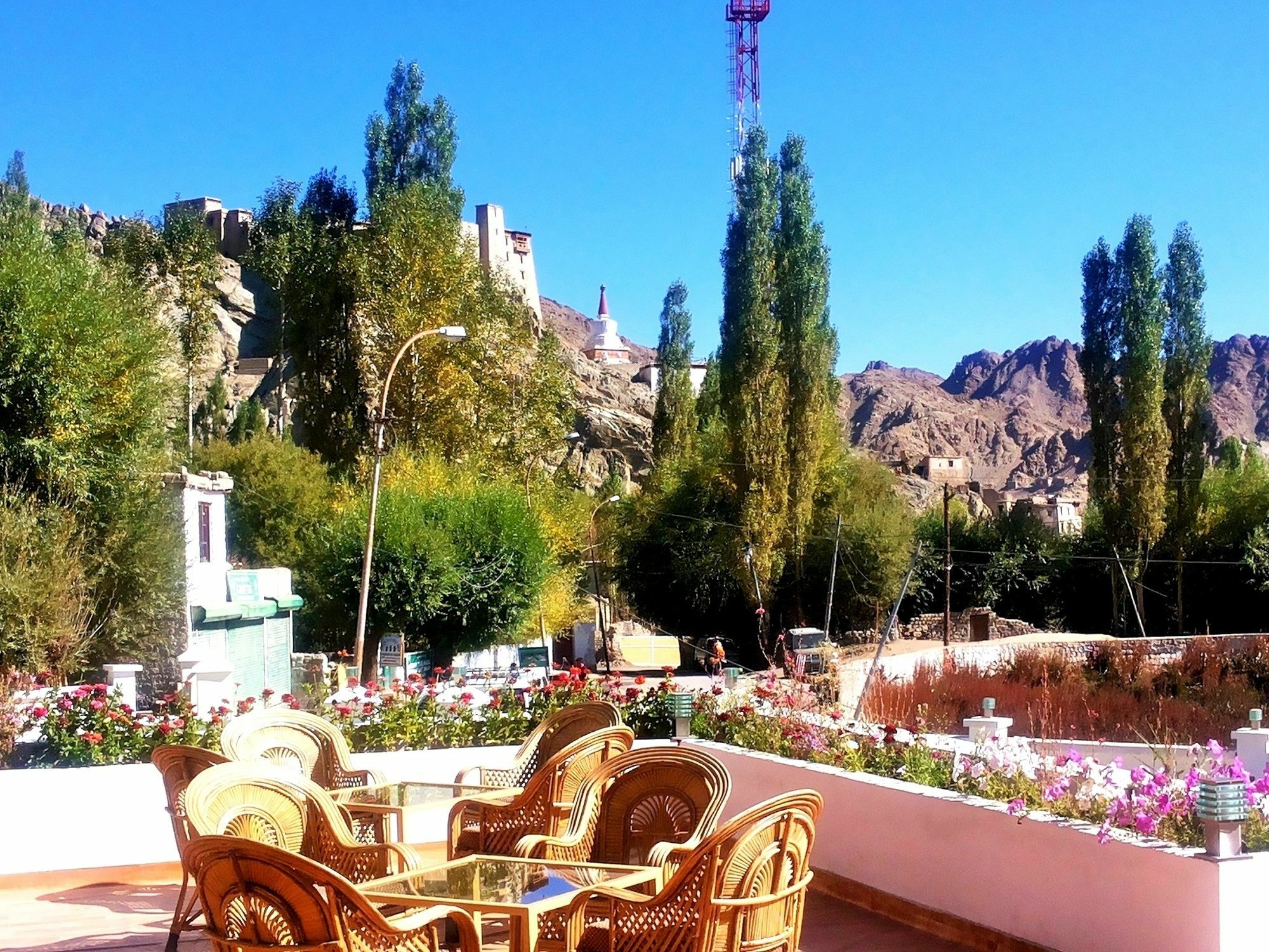 Hotel New Glacier View Лех Екстериор снимка