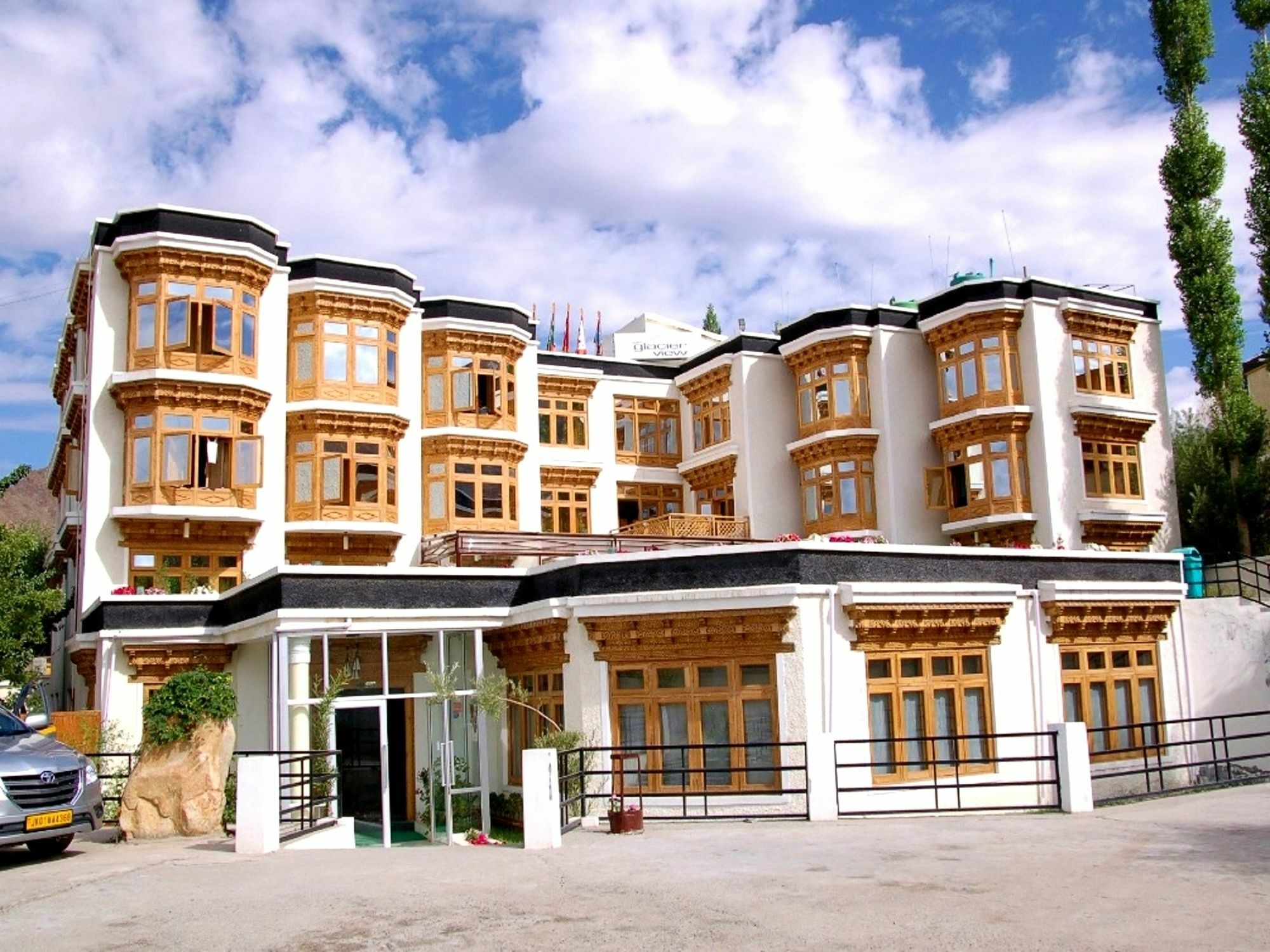 Hotel New Glacier View Лех Екстериор снимка